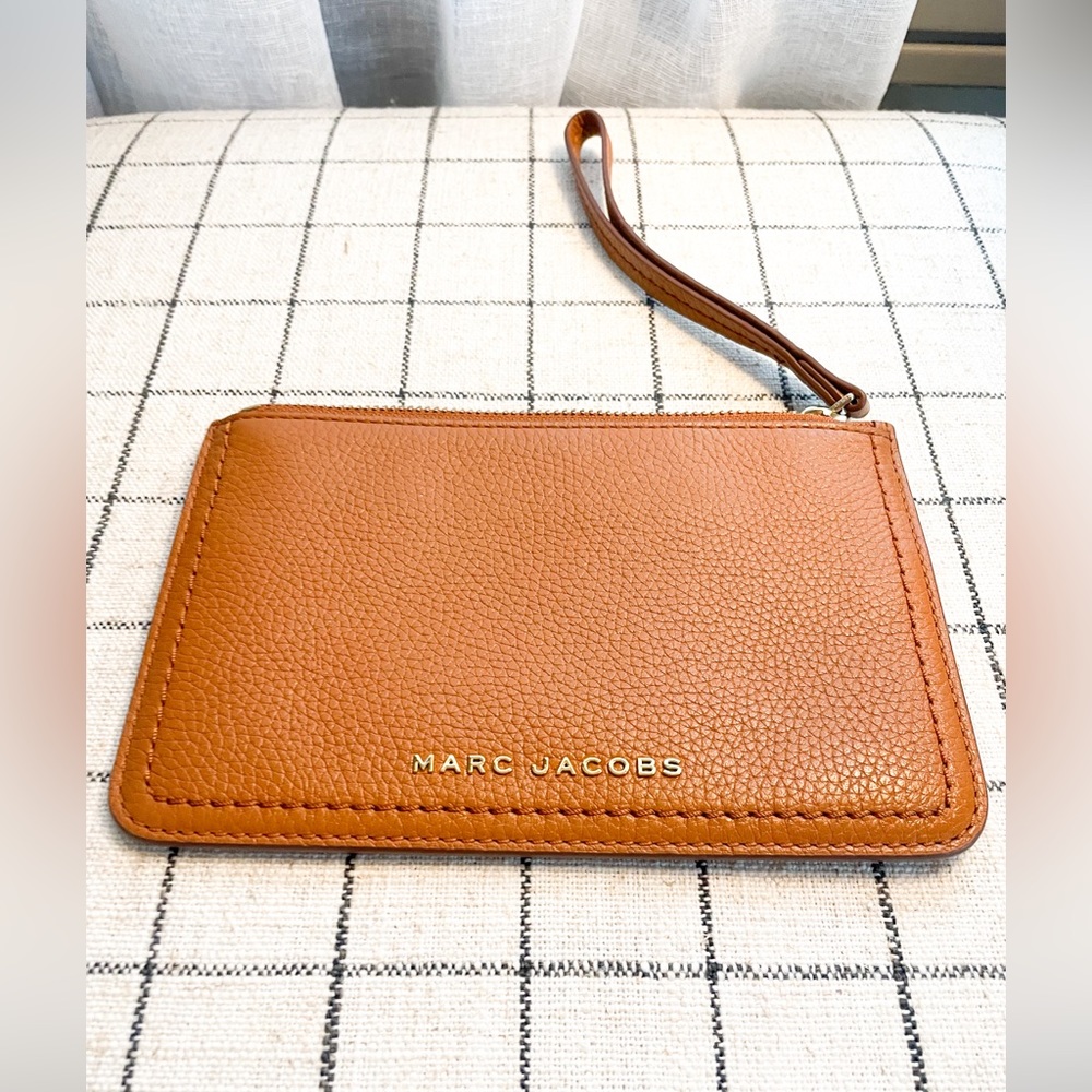 Marc Jacobs Wristlet - Smoked Almond Pebble texture